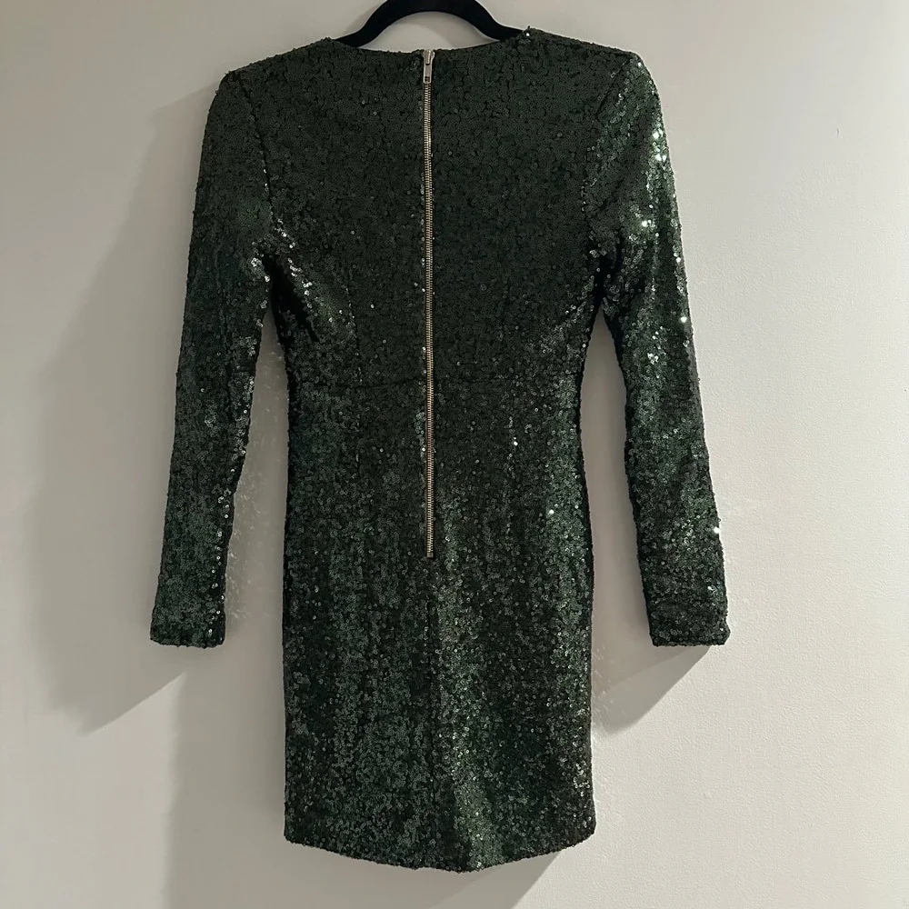 Charlotte Russe Sequin Mini Dress Womens XS Green Excellent Long Sleeve V-Neck‎